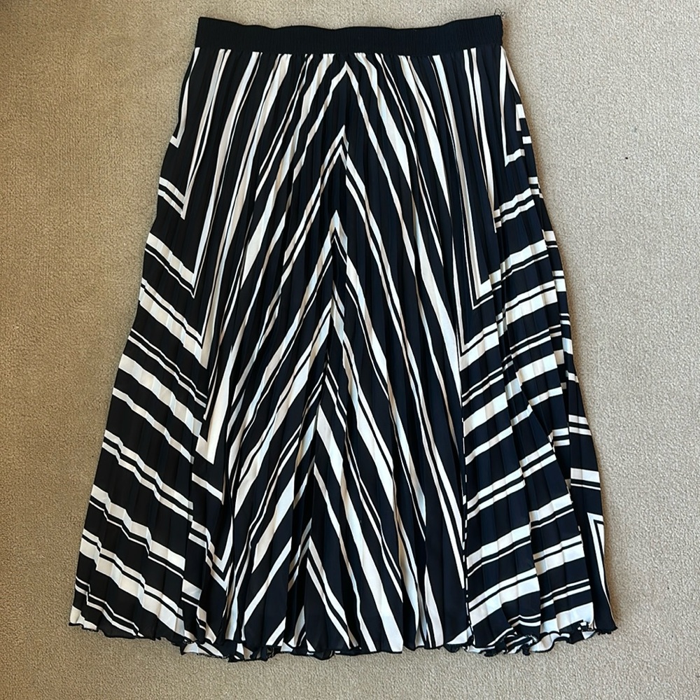 Pleaded Skirt With Elastic Waistband H&M- Size 10